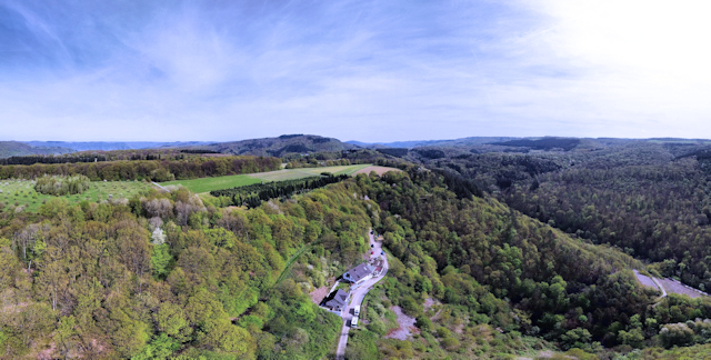 360° Panorama der Straußwirtschaft Onkel Toms Hütte und Bullay/Alf